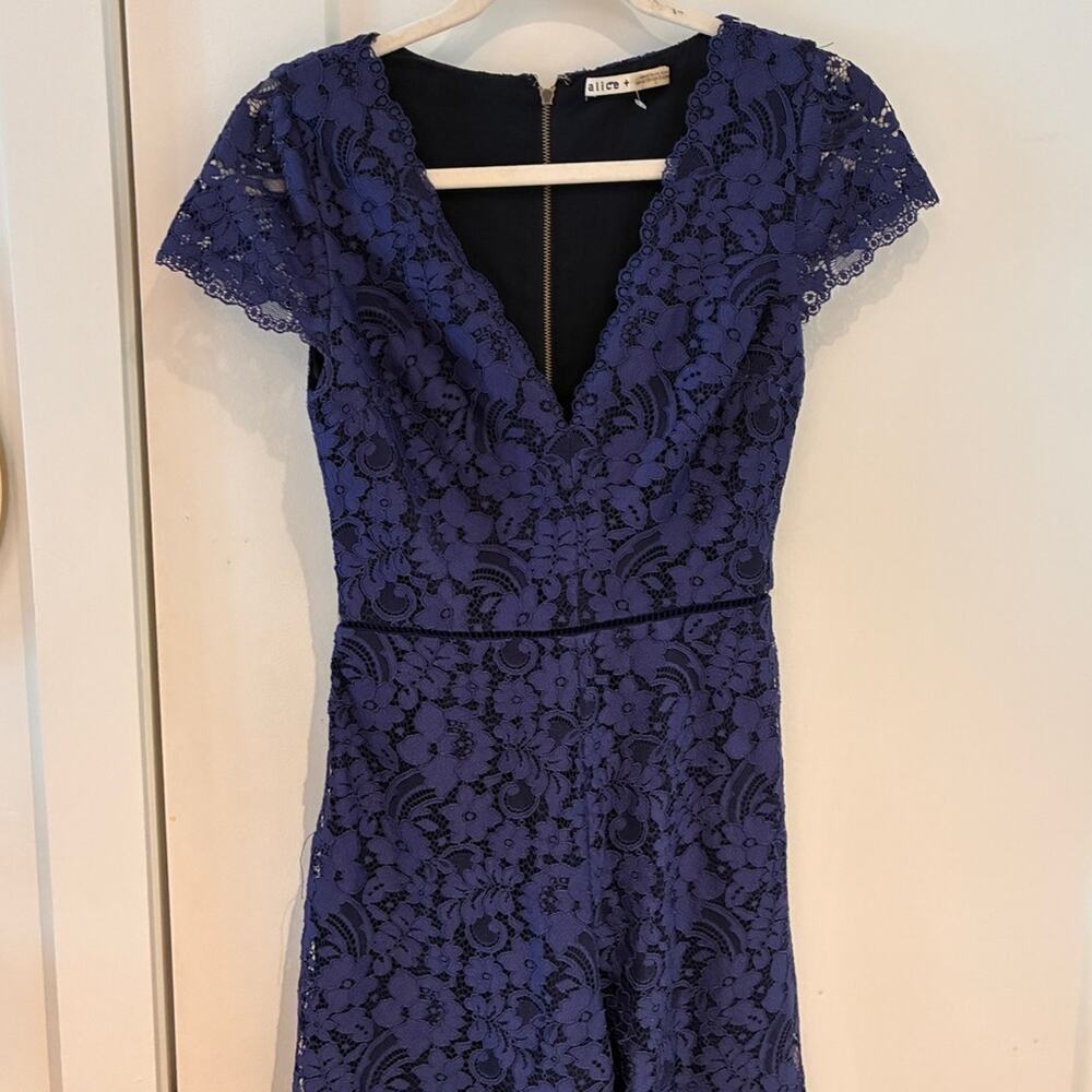 Alice + Olivia Navy Blue Lace Mariam Wise Leg Jumpsuit Sz 0 - Picture 2 of 11